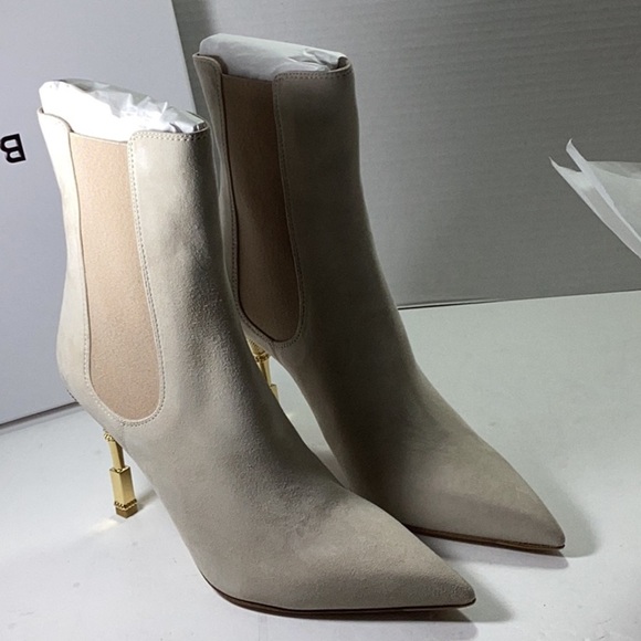 Balmain
Women's Pointed Toe Sculpted High Heel Ankle Boots - Picture 7 of 16
